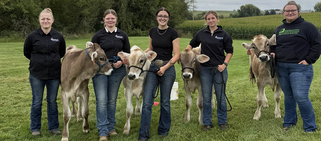 Students with calves at the expo